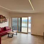 Mchome Neues Und Sonniges Doppelhaus, 1 Mit Grosse Terrasse Und E-ladestation In Bei Graz