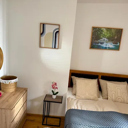 Mc Neues Und Sonniges Doppelhaus, 1 Mit Grosse Terrasse Und E-ladestation In Bei Graz