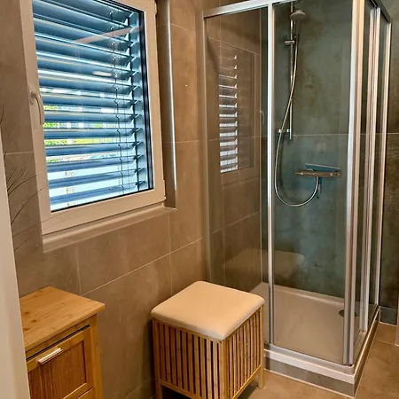 شقة Mc Neues Und Sonniges Doppelhaus, 1 Mit Grosse Terrasse Und E-ladestation In Bei Graz Dobl-Zwaring