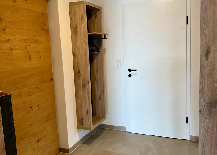 公寓 Mc Neues Und Sonniges Doppelhaus, 1 Mit Grosse Terrasse Und E-ladestation In Bei Graz