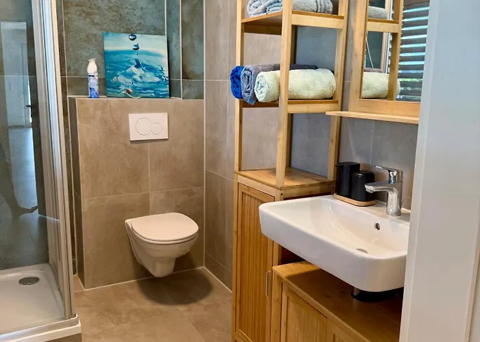 Mc Neues Und Sonniges Doppelhaus, 1 Mit Grosse Terrasse Und E-ladestation In Bei Graz *